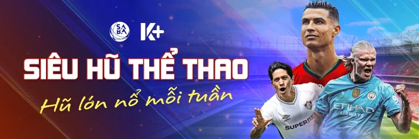 Sân tennis với trận đấu đang diễn ra